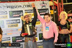 Roberto Rivelino é campeão do Rodeio na Expopar 2014